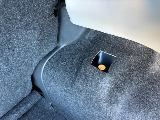 マーチ ニスモ　Ｓ　禁煙車　ＨＫＳマフラー　オーリンズ（ＡＺＵＲＩＴＥ）車高調　サスペンションプラスサス　クスコＬＳＤ　純正ナビＴＶ　バックカメラ　インテリキー　ＬＥＤヘッドライト　ＥＴＣ（12枚目）