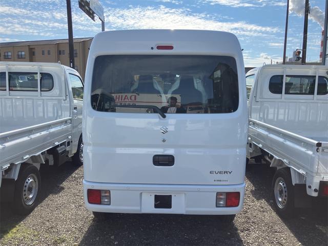 エブリイ ＰＡリミテッド　両側スライドドア　クリアランスソナー　レーンアシスト　衝突被害軽減システム　オートライト　キーレスエントリー　アイドリングストップ　ＣＶＴ　盗難防止システム　ＡＢＳ　ＥＳＣ　ＵＳＢ　届出済未使用車（5枚目）