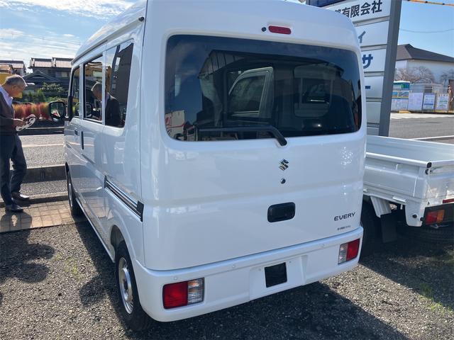 エブリイ ＰＡリミテッド　両側スライドドア　クリアランスソナー　レーンアシスト　衝突被害軽減システム　オートライト　キーレスエントリー　アイドリングストップ　ＣＶＴ　盗難防止システム　ＡＢＳ　ＥＳＣ　ＵＳＢ　届出済未使用車（6枚目）