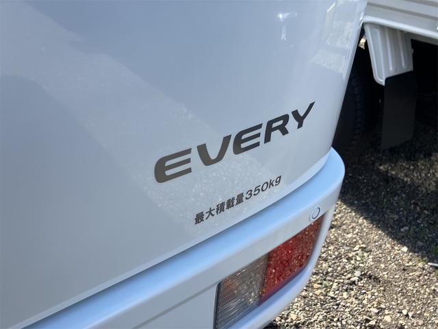 エブリイ ＰＡリミテッド　両側スライドドア　クリアランスソナー　レーンアシスト　衝突被害軽減システム　オートライト　キーレスエントリー　アイドリングストップ　ＣＶＴ　盗難防止システム　ＡＢＳ　ＥＳＣ　ＵＳＢ　届出済未使用車（7枚目）