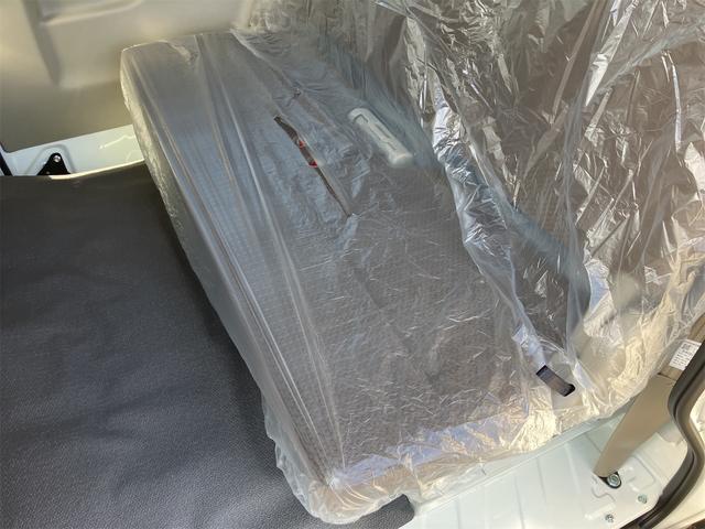 エブリイ ＰＡリミテッド　両側スライドドア　クリアランスソナー　レーンアシスト　衝突被害軽減システム　オートライト　キーレスエントリー　アイドリングストップ　ＣＶＴ　盗難防止システム　ＡＢＳ　ＥＳＣ　ＵＳＢ　届出済未使用車（9枚目）