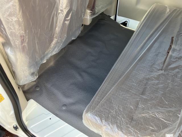 エブリイ ＰＡリミテッド　両側スライドドア　クリアランスソナー　レーンアシスト　衝突被害軽減システム　オートライト　キーレスエントリー　アイドリングストップ　ＣＶＴ　盗難防止システム　ＡＢＳ　ＥＳＣ　ＵＳＢ　届出済未使用車（11枚目）