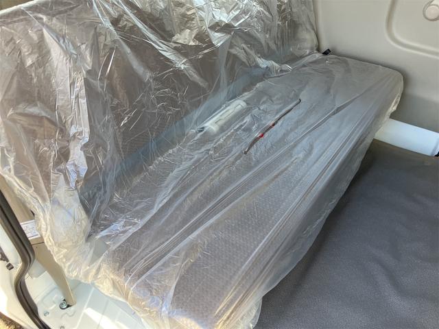 エブリイ ＰＡリミテッド　両側スライドドア　クリアランスソナー　レーンアシスト　衝突被害軽減システム　オートライト　キーレスエントリー　アイドリングストップ　ＣＶＴ　盗難防止システム　ＡＢＳ　ＥＳＣ　ＵＳＢ　届出済未使用車（15枚目）