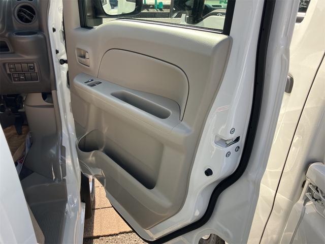 エブリイ ＰＡリミテッド　両側スライドドア　クリアランスソナー　レーンアシスト　衝突被害軽減システム　オートライト　キーレスエントリー　アイドリングストップ　ＣＶＴ　盗難防止システム　ＡＢＳ　ＥＳＣ　ＵＳＢ　届出済未使用車（20枚目）