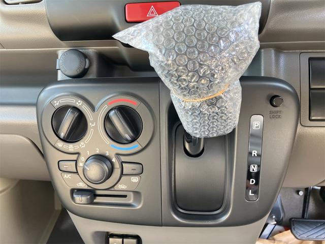 エブリイ ＰＡリミテッド　両側スライドドア　クリアランスソナー　レーンアシスト　衝突被害軽減システム　オートライト　キーレスエントリー　アイドリングストップ　ＣＶＴ　盗難防止システム　ＡＢＳ　ＥＳＣ　ＵＳＢ　届出済未使用車（25枚目）