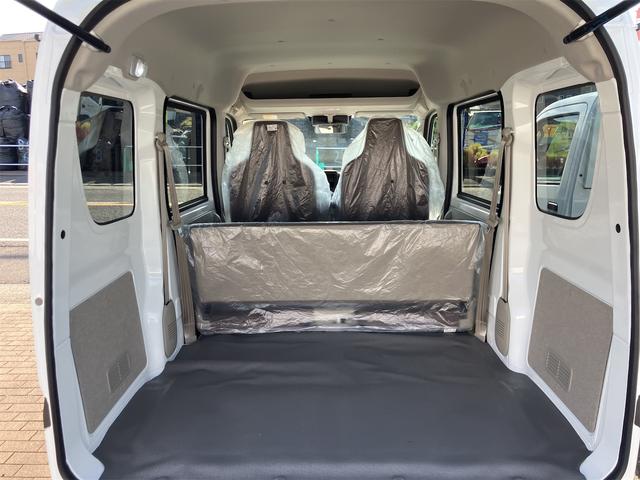 エブリイ ＰＡリミテッド　衝突被害軽減システム　クリアランスソナー　レーンアシスト　両側スライドドア　キーレスエントリー　アイドリングストップ　オートライト　盗難防止システム　ＡＢＳ　ＥＳＣ　届出済未使用車（8枚目）