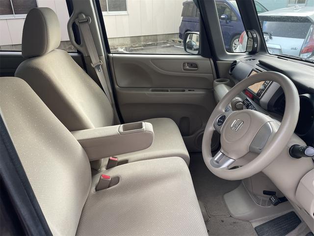 Ｎ－ＢＯＸ Ｇ・Ｌパッケージ　両側スライド・片側電動　ナビ　スマートキー　アイドリングストップ　ベンチシート　ＣＶＴ　盗難防止システム　ＡＢＳ　ＥＳＣ　ＣＤ　ＵＳＢ　衝突安全ボディ　エアコン　パワーステアリング　パワーウィンドウ（7枚目）