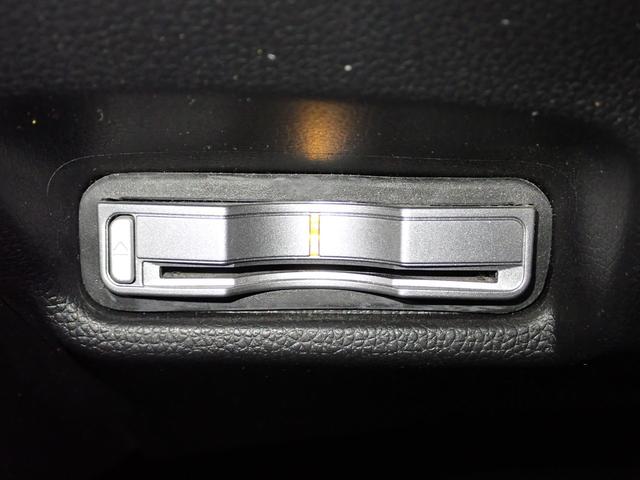 フィットハイブリッド Lパッケージ 純正メモリーナビ&フルセグTV/CD&DVD・ブルートゥース&USB/バックカメラ/ETC/クルーズコントロール/衝突軽減ブレーキ/インテリキー/LEDオートライト/UVカットガラス/ユーザー買取車(9枚目)