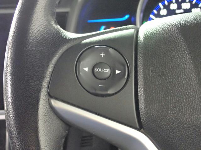 フィットハイブリッド Lパッケージ 純正メモリーナビ&フルセグTV/CD&DVD・ブルートゥース&USB/バックカメラ/ETC/クルーズコントロール/衝突軽減ブレーキ/インテリキー/LEDオートライト/UVカットガラス/ユーザー買取車(13枚目)