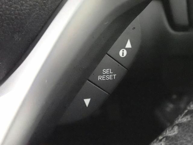 フィットハイブリッド Lパッケージ 純正メモリーナビ&フルセグTV/CD&DVD・ブルートゥース&USB/バックカメラ/ETC/クルーズコントロール/衝突軽減ブレーキ/インテリキー/LEDオートライト/UVカットガラス/ユーザー買取車(14枚目)