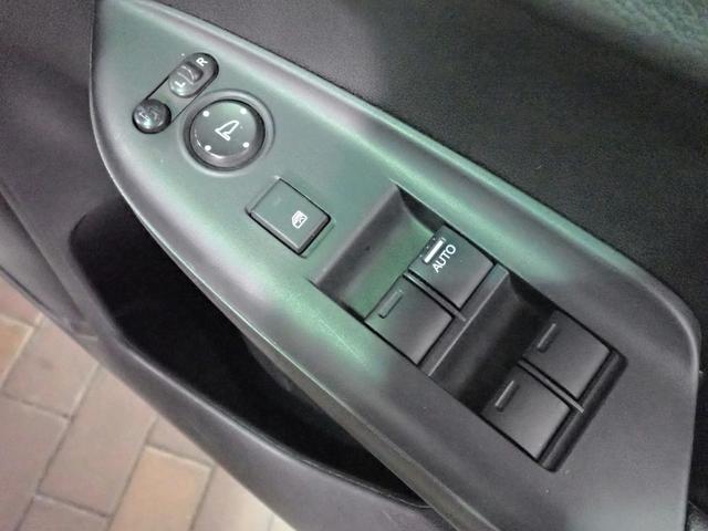 フィットハイブリッド Lパッケージ 純正メモリーナビ&フルセグTV/CD&DVD・ブルートゥース&USB/バックカメラ/ETC/クルーズコントロール/衝突軽減ブレーキ/インテリキー/LEDオートライト/UVカットガラス/ユーザー買取車(16枚目)