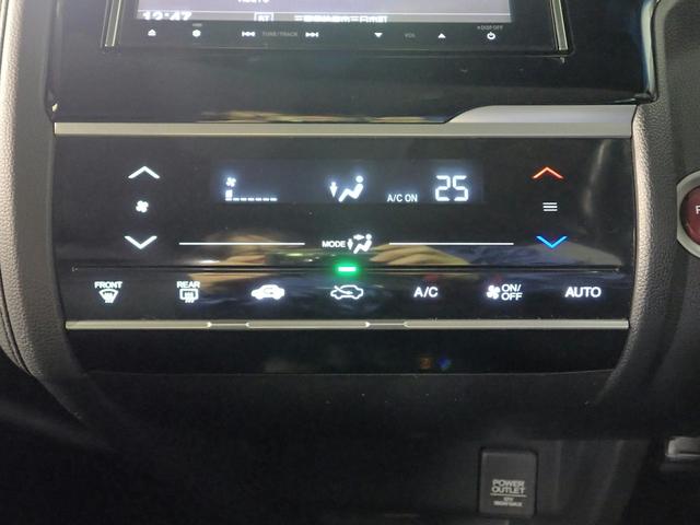 フィットハイブリッド Lパッケージ 純正メモリーナビ&フルセグTV/CD&DVD・ブルートゥース&USB/バックカメラ/ETC/クルーズコントロール/衝突軽減ブレーキ/インテリキー/LEDオートライト/UVカットガラス/ユーザー買取車(17枚目)