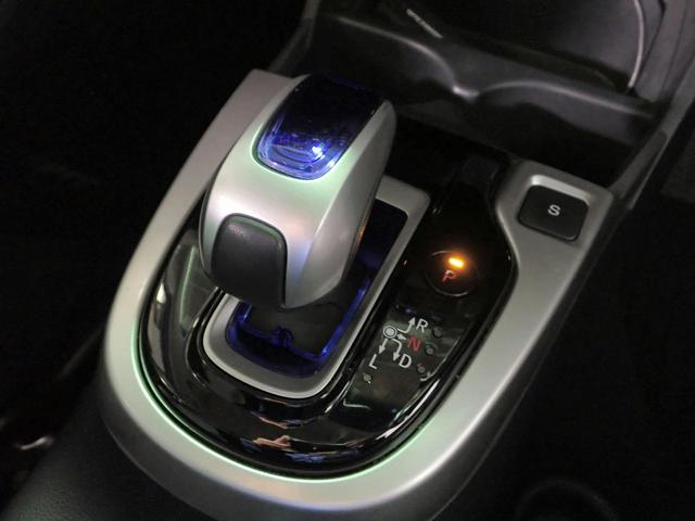 フィットハイブリッド Lパッケージ 純正メモリーナビ&フルセグTV/CD&DVD・ブルートゥース&USB/バックカメラ/ETC/クルーズコントロール/衝突軽減ブレーキ/インテリキー/LEDオートライト/UVカットガラス/ユーザー買取車(19枚目)