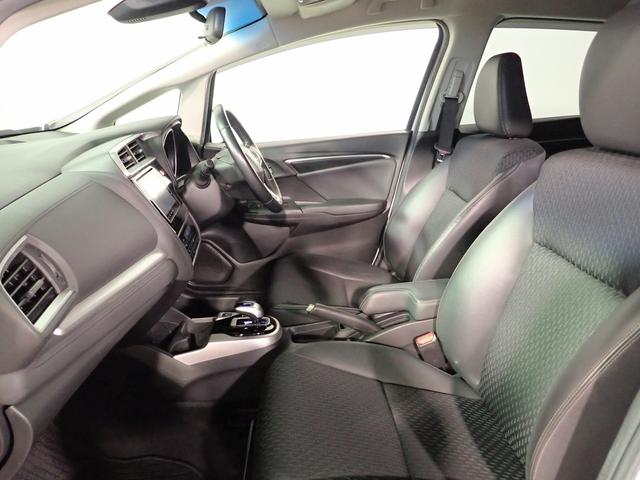 フィットハイブリッド Lパッケージ 純正メモリーナビ&フルセグTV/CD&DVD・ブルートゥース&USB/バックカメラ/ETC/クルーズコントロール/衝突軽減ブレーキ/インテリキー/LEDオートライト/UVカットガラス/ユーザー買取車(23枚目)