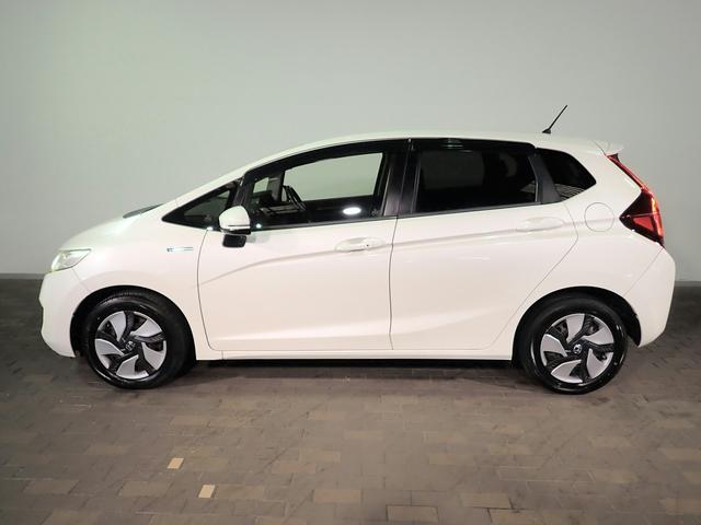 フィットハイブリッド Lパッケージ 純正メモリーナビ&フルセグTV/CD&DVD・ブルートゥース&USB/バックカメラ/ETC/クルーズコントロール/衝突軽減ブレーキ/インテリキー/LEDオートライト/UVカットガラス/ユーザー買取車(29枚目)