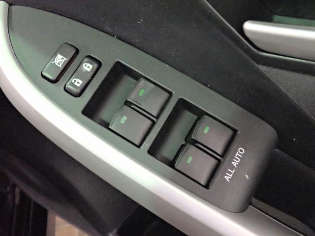 プリウス S 社外SDナビ&フルセグTV CD&DVD・音楽録音・ブルートゥース対応 バックカメラ ドライブレコーダー ETC シートヒーター 革調シートカバー装着 HIDライト インテリキー 純正アルミ 禁煙車(15枚目)