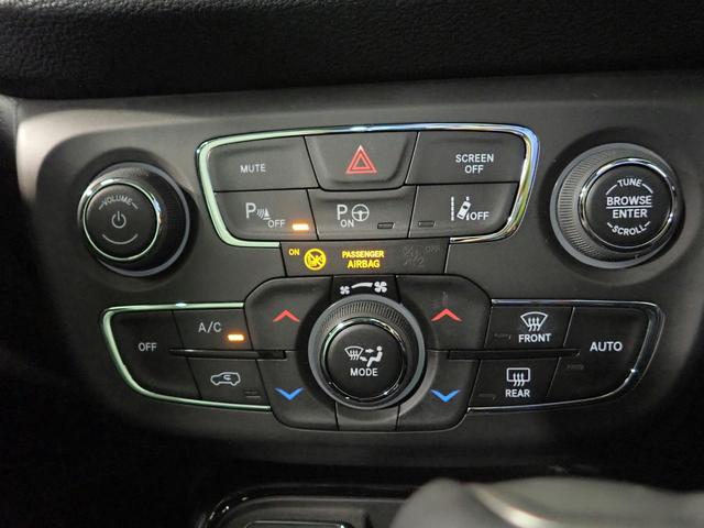 ジープ・コンパス リミテッド 純正メモリーナビ&フルセグTV ブルートゥース&USB バックカメラ ETC 革シート&ヒーター インテリキー レーダークルーズコントロール 電動ゲート 衝突軽減ブレーキ 純正アルミ ワンオーナー禁煙(17枚目)