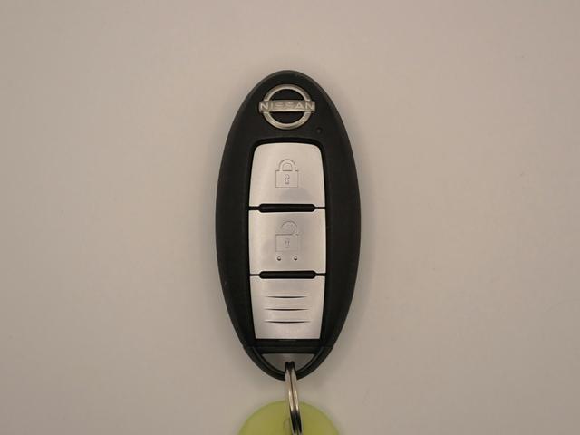 ノート Ｘ　純正９インチメモリーナビ＆ＴＶ／ブルートゥース＆ＳＤ対応／アラウンドビューモニター／ドライブレコーダー／インテリキー／ＥＴＣ／ブラインドスポットモニター／エマージェンシーブレーキ／オートライト／禁煙車（8枚目）