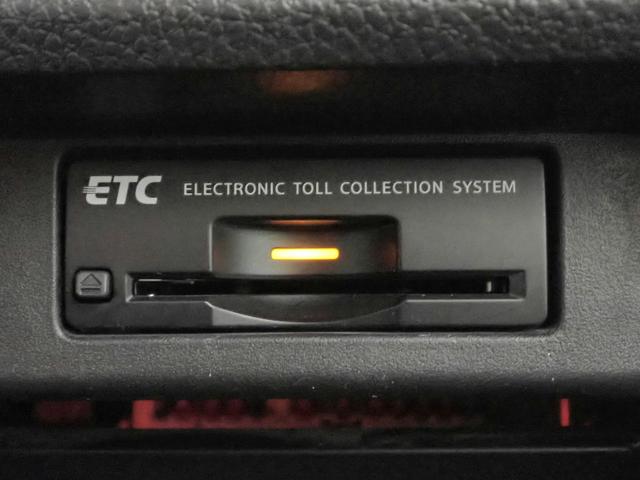 エルグランド ２５０ハイウェイスターＳ　純正８インチナビ＆ルセグＴＶ／ＣＤ＆ＤＶＤ再生・ブルートゥース・音楽録音／純正フリップダウンモニター／アラウンドビューＭ／ＥＴＣ／インテリキー／クルコン／ドラレコ／ＬＥＤ／両側電動スライド／純正アルミ（9枚目）