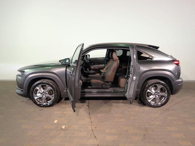 ＭＸ－３０ＥＶモデル ハイエストセット　インダストリアルクラッシック　純正ディスプレイＯＤ　ブルートゥース＆ＵＳＢ＆ＨＤＭＩ対応　３６０°モニター　ブラインドスポットＭ　ステアリング＆シートヒーター　衝突軽減　純正アルミ　充電ケーブル　禁煙（29枚目）