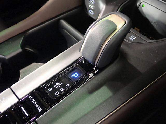 クラウンクロスオーバー Gアドバンスド・レザーパッケージ 純正コネクトナビフルセグTV ブルートゥース&USB対応 パノラマビューモニター 前後ドラレコ ETC ブラインドスポット? 黒革シート&ヒーター&ベンチレーター トヨタセーフティセンス 禁煙 買取車(19枚目)