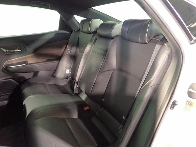 クラウンクロスオーバー Gアドバンスド・レザーパッケージ 純正コネクトナビフルセグTV ブルートゥース&USB対応 パノラマビューモニター 前後ドラレコ ETC ブラインドスポット? 黒革シート&ヒーター&ベンチレーター トヨタセーフティセンス 禁煙 買取車(24枚目)