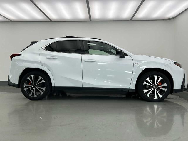 ＵＸ ＵＸ２５０ｈ　Ｆスポーツエモーショナルエクスプローラ　ワンオーナー　禁煙車　ＳＲ　ヘッドアップディスプレイ　オレンジキャリパ　ブラックルーフレール　ブラインドスポットモニター　全方位モニター　Ｂｌｕｅｔｏｏｔｈ接続　１００Ｖ電源　三眼ＬＥＤヘッドライト（36枚目）