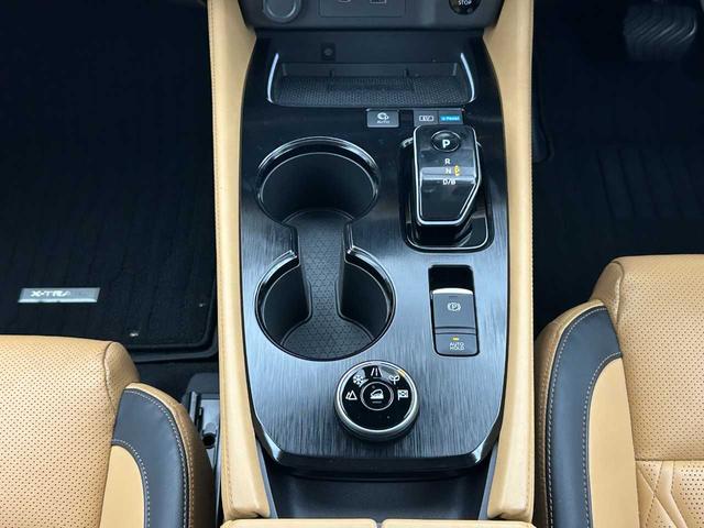 エクストレイル Ｇ　ｅ－４ＯＲＣＥ　禁煙車　パノラミックガラスルーフ　ＢＯＳＥサウンド　タンナッパ革シート　ニスモＦスポイラー　シルバールーフレール　プロパイロットパーキング　ＢＴ接続　アラウンドビューモニター　クルーズコントロール（20枚目）