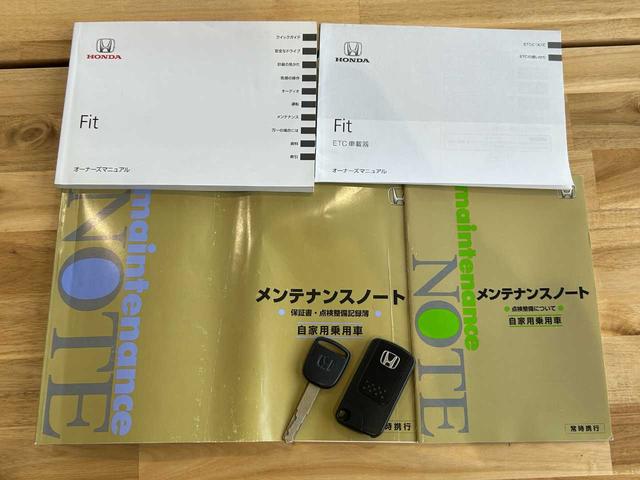 フィット Ｇスマートセレクション　ワンオーナー　禁煙車　バックカメラ　前後ドラレコ　整備記録簿５枚　ワンセグＴＶ　ＥＴＣ　ＨＩＤヘッドランプ（2枚目）