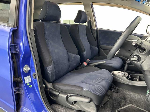 フィット Ｇスマートセレクション　ワンオーナー　禁煙車　バックカメラ　前後ドラレコ　整備記録簿５枚　ワンセグＴＶ　ＥＴＣ　ＨＩＤヘッドランプ（4枚目）