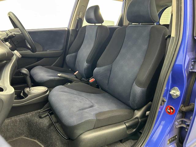 フィット Ｇスマートセレクション　ワンオーナー　禁煙車　バックカメラ　前後ドラレコ　整備記録簿５枚　ワンセグＴＶ　ＥＴＣ　ＨＩＤヘッドランプ（5枚目）