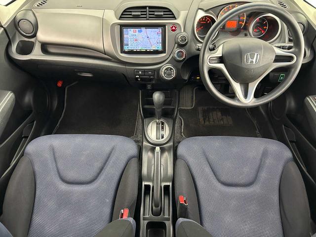 フィット Ｇスマートセレクション　ワンオーナー　禁煙車　バックカメラ　前後ドラレコ　整備記録簿５枚　ワンセグＴＶ　ＥＴＣ　ＨＩＤヘッドランプ（6枚目）