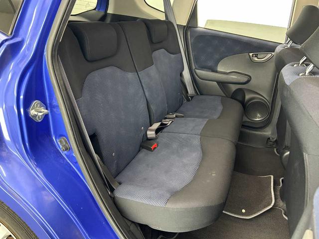 フィット Ｇスマートセレクション　ワンオーナー　禁煙車　バックカメラ　前後ドラレコ　整備記録簿５枚　ワンセグＴＶ　ＥＴＣ　ＨＩＤヘッドランプ（7枚目）
