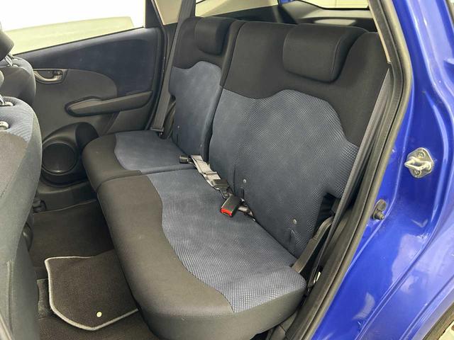 フィット Ｇスマートセレクション　ワンオーナー　禁煙車　バックカメラ　前後ドラレコ　整備記録簿５枚　ワンセグＴＶ　ＥＴＣ　ＨＩＤヘッドランプ（8枚目）