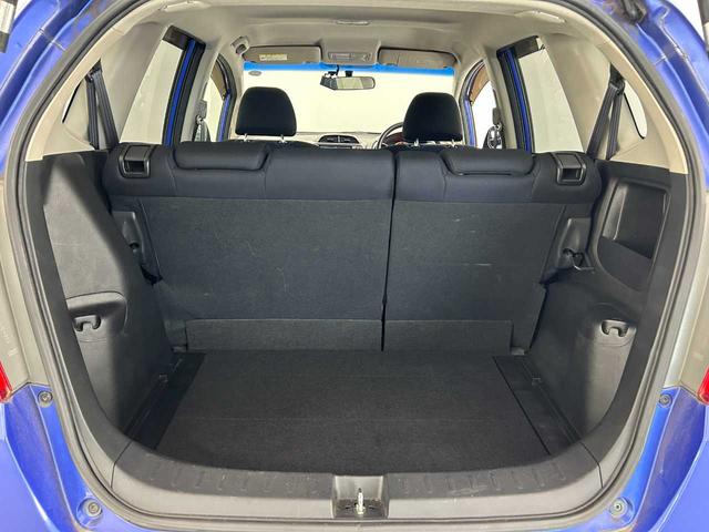 フィット Ｇスマートセレクション　ワンオーナー　禁煙車　バックカメラ　前後ドラレコ　整備記録簿５枚　ワンセグＴＶ　ＥＴＣ　ＨＩＤヘッドランプ（10枚目）