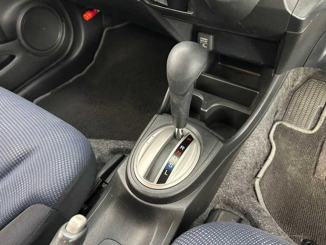 フィット Ｇスマートセレクション　ワンオーナー　禁煙車　バックカメラ　前後ドラレコ　整備記録簿５枚　ワンセグＴＶ　ＥＴＣ　ＨＩＤヘッドランプ（19枚目）