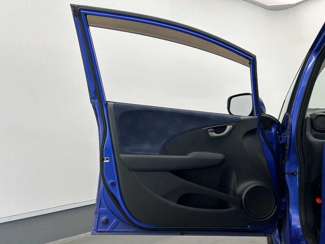 フィット Ｇスマートセレクション　ワンオーナー　禁煙車　バックカメラ　前後ドラレコ　整備記録簿５枚　ワンセグＴＶ　ＥＴＣ　ＨＩＤヘッドランプ（35枚目）