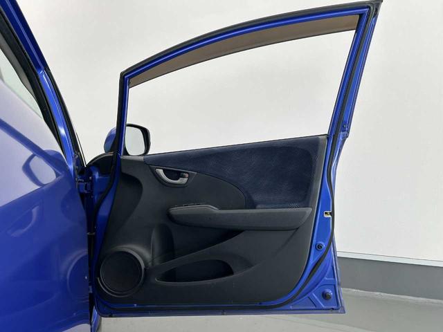 フィット Ｇスマートセレクション　ワンオーナー　禁煙車　バックカメラ　前後ドラレコ　整備記録簿５枚　ワンセグＴＶ　ＥＴＣ　ＨＩＤヘッドランプ（36枚目）