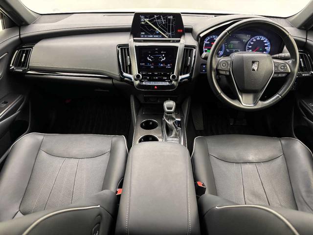 クラウンハイブリッド ＲＳアドバンス　セーフティーセンス／サンルーフ／黒革シート／三眼ヘッドライト／モデリスタ１９インチアルミ／ヘッドアップディスプレ／ブラインドスポットモニタ／サイド＆カーテンエアバック／純正ナビ／フルセグＴＶ／ＥＴＣ（3枚目）