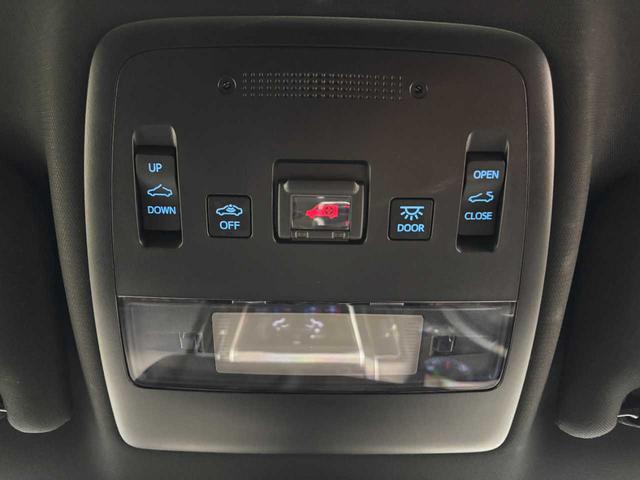 クラウンハイブリッド ＲＳアドバンス　セーフティーセンス／サンルーフ／黒革シート／三眼ヘッドライト／モデリスタ１９インチアルミ／ヘッドアップディスプレ／ブラインドスポットモニタ／サイド＆カーテンエアバック／純正ナビ／フルセグＴＶ／ＥＴＣ（10枚目）