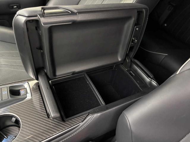 クラウンハイブリッド ＲＳアドバンス　セーフティーセンス／サンルーフ／黒革シート／三眼ヘッドライト／モデリスタ１９インチアルミ／ヘッドアップディスプレ／ブラインドスポットモニタ／サイド＆カーテンエアバック／純正ナビ／フルセグＴＶ／ＥＴＣ（13枚目）