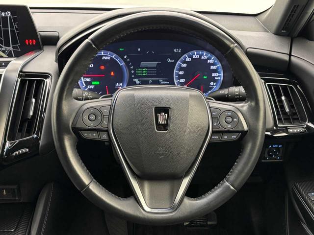 クラウンハイブリッド ＲＳアドバンス　セーフティーセンス／サンルーフ／黒革シート／三眼ヘッドライト／モデリスタ１９インチアルミ／ヘッドアップディスプレ／ブラインドスポットモニタ／サイド＆カーテンエアバック／純正ナビ／フルセグＴＶ／ＥＴＣ（14枚目）