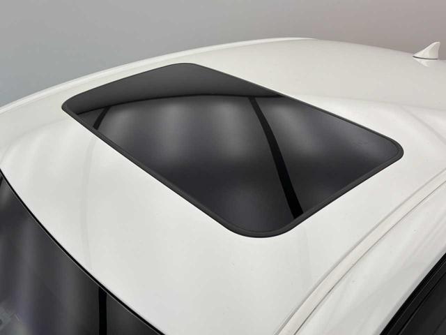 クラウンハイブリッド ＲＳアドバンス　セーフティーセンス／サンルーフ／黒革シート／三眼ヘッドライト／モデリスタ１９インチアルミ／ヘッドアップディスプレ／ブラインドスポットモニタ／サイド＆カーテンエアバック／純正ナビ／フルセグＴＶ／ＥＴＣ（25枚目）