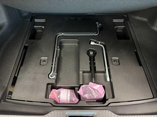 クラウンハイブリッド ＲＳアドバンス　セーフティーセンス／サンルーフ／黒革シート／三眼ヘッドライト／モデリスタ１９インチアルミ／ヘッドアップディスプレ／ブラインドスポットモニタ／サイド＆カーテンエアバック／純正ナビ／フルセグＴＶ／ＥＴＣ（26枚目）