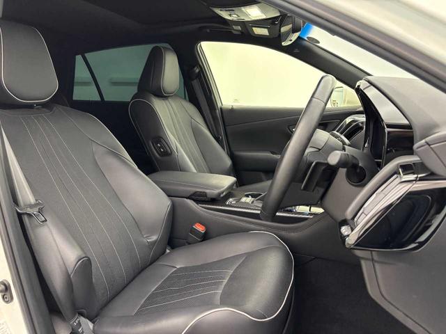 クラウンハイブリッド ＲＳアドバンス　セーフティーセンス／サンルーフ／黒革シート／三眼ヘッドライト／モデリスタ１９インチアルミ／ヘッドアップディスプレ／ブラインドスポットモニタ／サイド＆カーテンエアバック／純正ナビ／フルセグＴＶ／ＥＴＣ（27枚目）