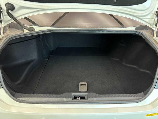 クラウンハイブリッド ＲＳアドバンス　セーフティーセンス／サンルーフ／黒革シート／三眼ヘッドライト／モデリスタ１９インチアルミ／ヘッドアップディスプレ／ブラインドスポットモニタ／サイド＆カーテンエアバック／純正ナビ／フルセグＴＶ／ＥＴＣ（31枚目）