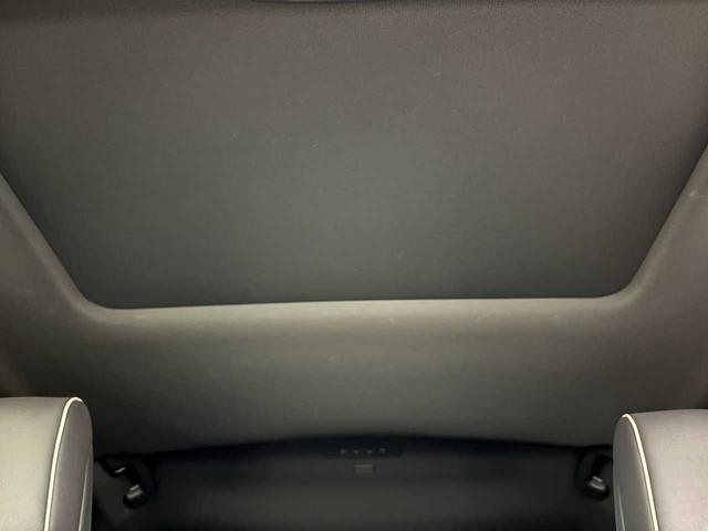 クラウンハイブリッド ＲＳアドバンス　セーフティーセンス／サンルーフ／黒革シート／三眼ヘッドライト／モデリスタ１９インチアルミ／ヘッドアップディスプレ／ブラインドスポットモニタ／サイド＆カーテンエアバック／純正ナビ／フルセグＴＶ／ＥＴＣ（32枚目）