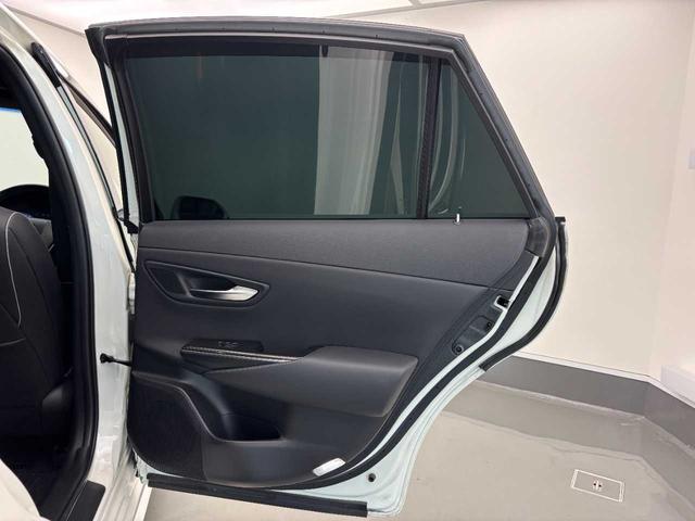 クラウンハイブリッド ＲＳアドバンス　セーフティーセンス／サンルーフ／黒革シート／三眼ヘッドライト／モデリスタ１９インチアルミ／ヘッドアップディスプレ／ブラインドスポットモニタ／サイド＆カーテンエアバック／純正ナビ／フルセグＴＶ／ＥＴＣ（34枚目）