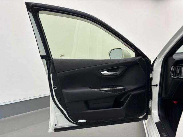 クラウンハイブリッド ＲＳアドバンス　セーフティーセンス／サンルーフ／黒革シート／三眼ヘッドライト／モデリスタ１９インチアルミ／ヘッドアップディスプレ／ブラインドスポットモニタ／サイド＆カーテンエアバック／純正ナビ／フルセグＴＶ／ＥＴＣ（35枚目）