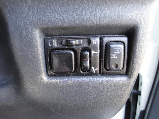 ジムニー FISフリースタイルワールドカップリミテッド パートタイム4WD・インタークーラーターボ・純正アルミ・CD/MD・AM/FMラジオ・フォグライト・シートヒーター・ミラーヒーター・電動格納ミラー・キーレスエントリー(17枚目)